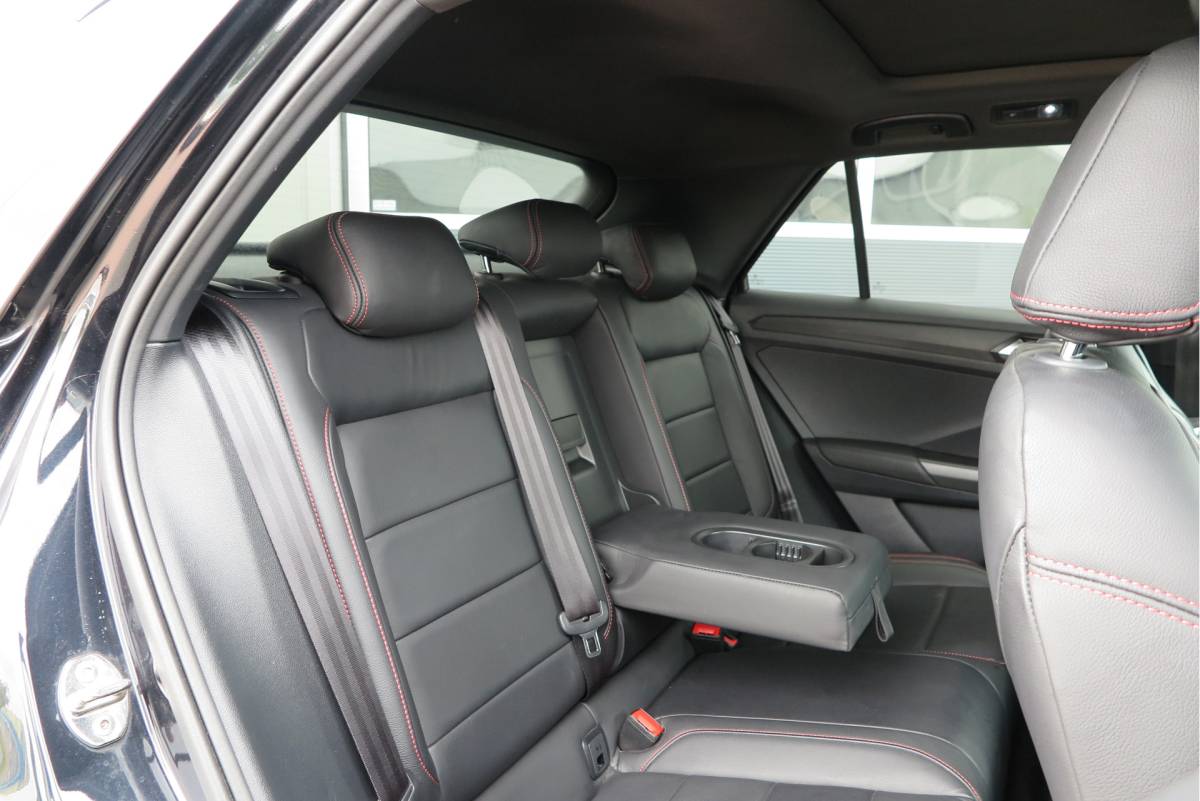 Volkswagen T-Roc Volkswagen T-Roc 1.5 TSI 150pk DSG Sport Business R-Line ,  Pano , Virtual , Xenon, Leder, Navi , Carplay , LMV, PDC, Camera etc. etc