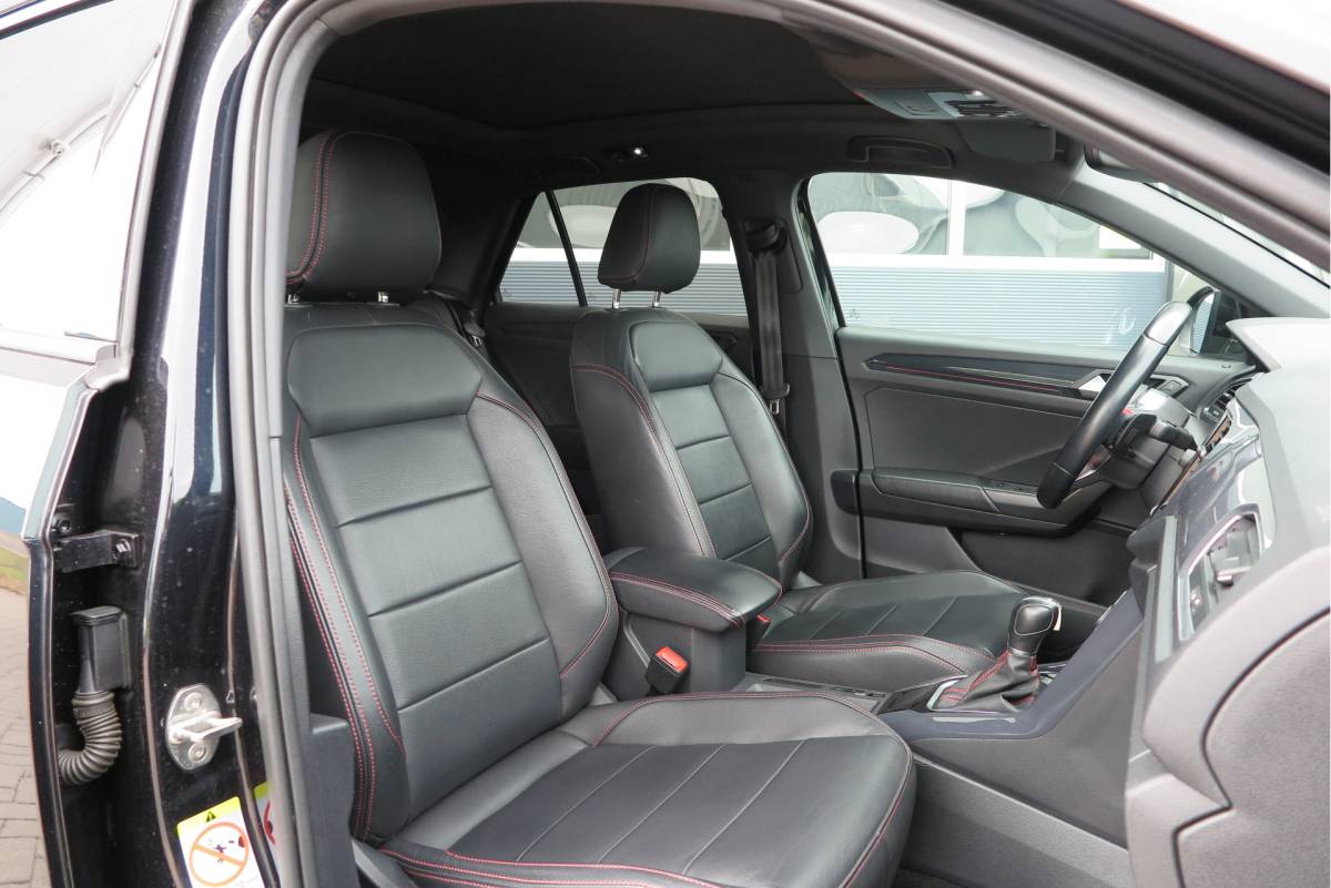 Volkswagen T-Roc Volkswagen T-Roc 1.5 TSI 150pk DSG Sport Business R-Line ,  Pano , Virtual , Xenon, Leder, Navi , Carplay , LMV, PDC, Camera etc. etc