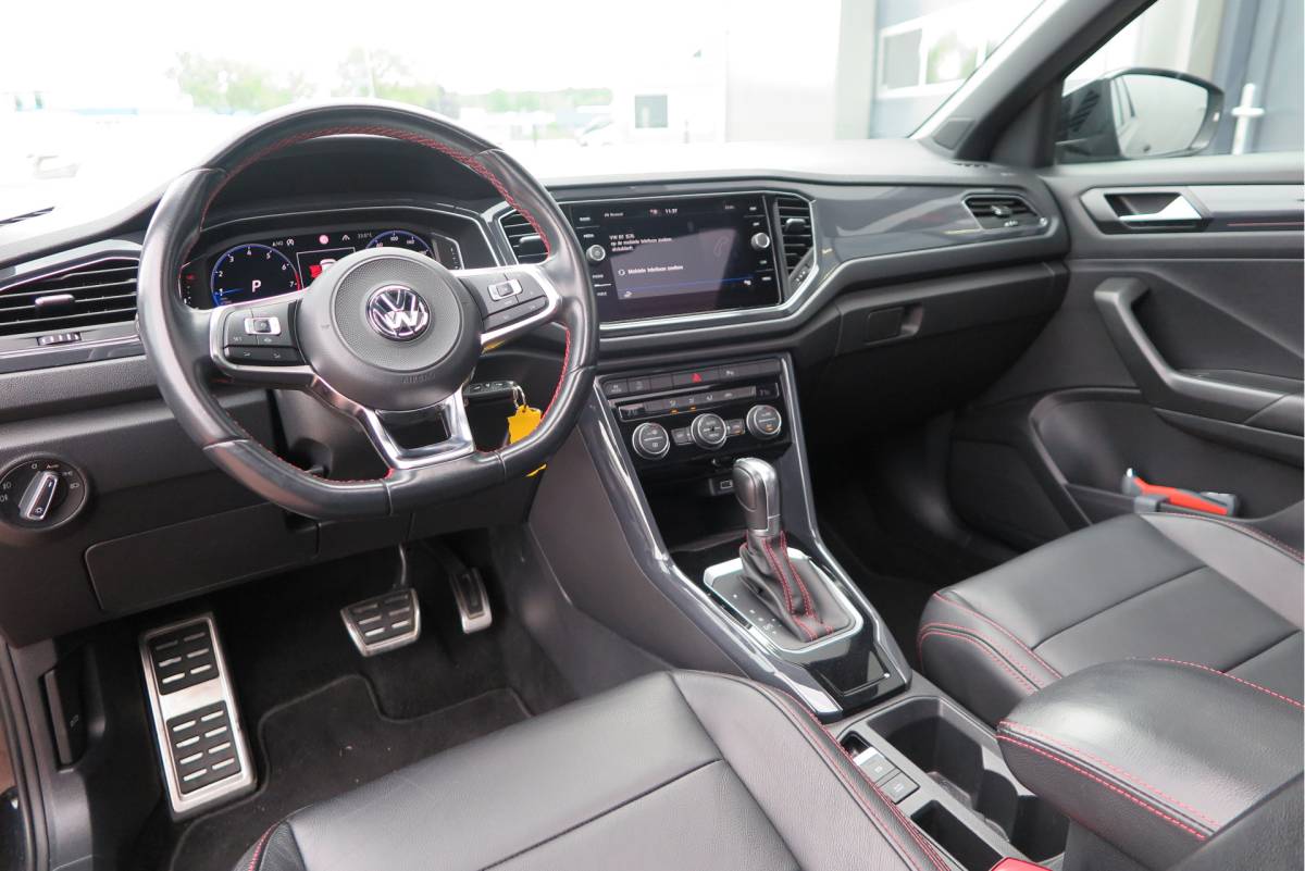 Volkswagen T-Roc Volkswagen T-Roc 1.5 TSI 150pk DSG Sport Business R-Line ,  Pano , Virtual , Xenon, Leder, Navi , Carplay , LMV, PDC, Camera etc. etc