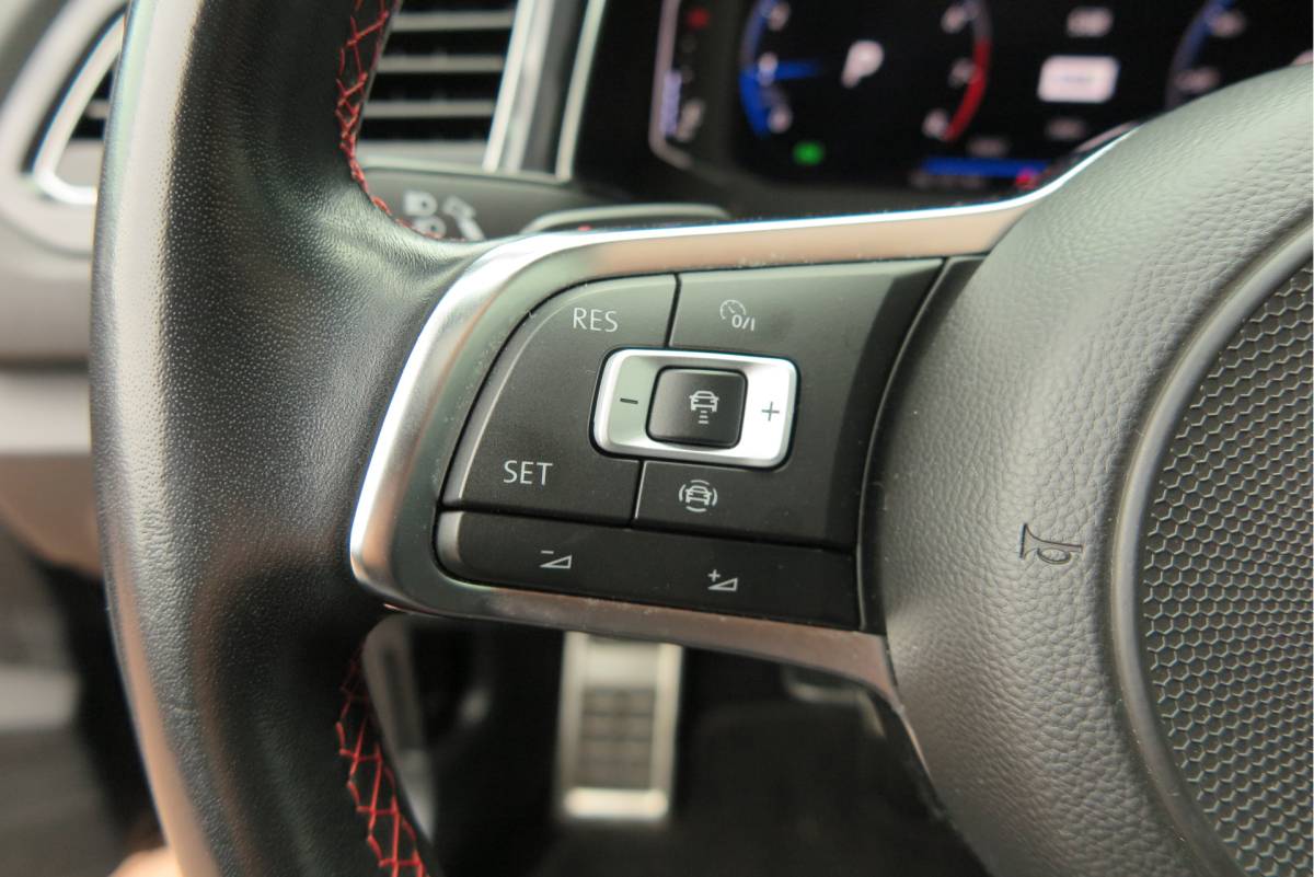 Volkswagen T-Roc Volkswagen T-Roc 1.5 TSI 150pk DSG Sport Business R-Line ,  Pano , Virtual , Xenon, Leder, Navi , Carplay , LMV, PDC, Camera etc. etc