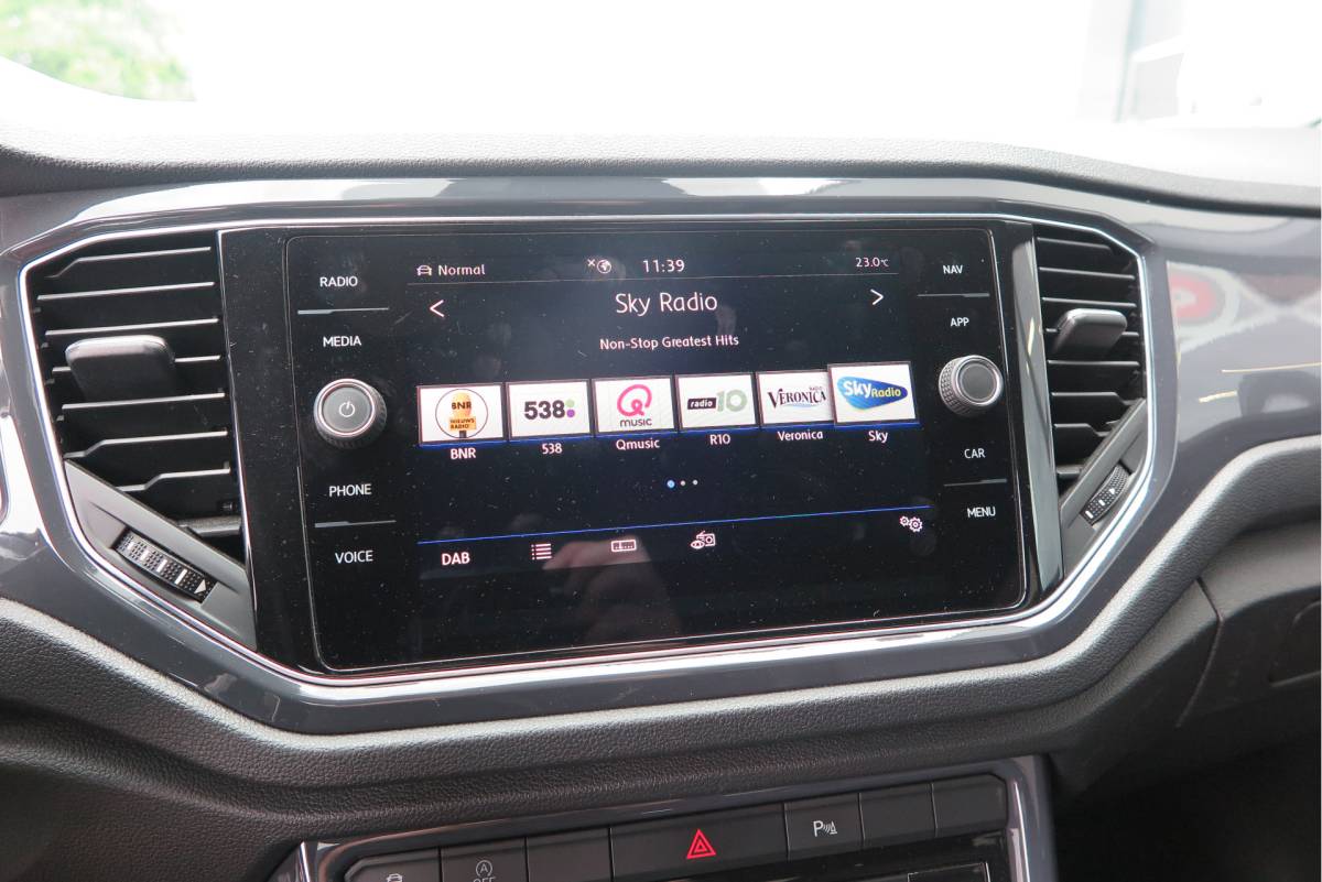 Volkswagen T-Roc Volkswagen T-Roc 1.5 TSI 150pk DSG Sport Business R-Line ,  Pano , Virtual , Xenon, Leder, Navi , Carplay , LMV, PDC, Camera etc. etc