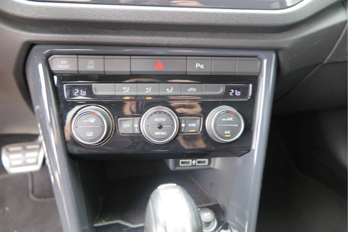 Volkswagen T-Roc Volkswagen T-Roc 1.5 TSI 150pk DSG Sport Business R-Line ,  Pano , Virtual , Xenon, Leder, Navi , Carplay , LMV, PDC, Camera etc. etc