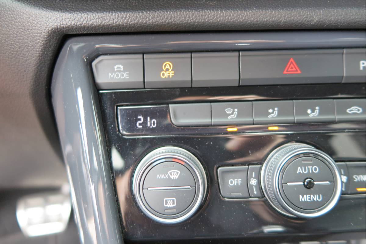 Volkswagen T-Roc Volkswagen T-Roc 1.5 TSI 150pk DSG Sport Business R-Line ,  Pano , Virtual , Xenon, Leder, Navi , Carplay , LMV, PDC, Camera etc. etc