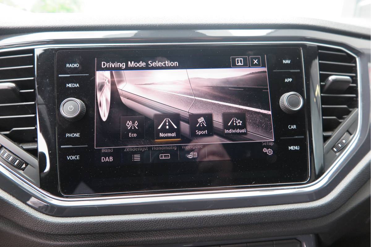 Volkswagen T-Roc Volkswagen T-Roc 1.5 TSI 150pk DSG Sport Business R-Line ,  Pano , Virtual , Xenon, Leder, Navi , Carplay , LMV, PDC, Camera etc. etc