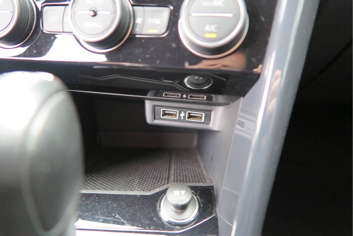 Volkswagen T-Roc Volkswagen T-Roc 1.5 TSI 150pk DSG Sport Business R-Line ,  Pano , Virtual , Xenon, Leder, Navi , Carplay , LMV, PDC, Camera etc. etc
