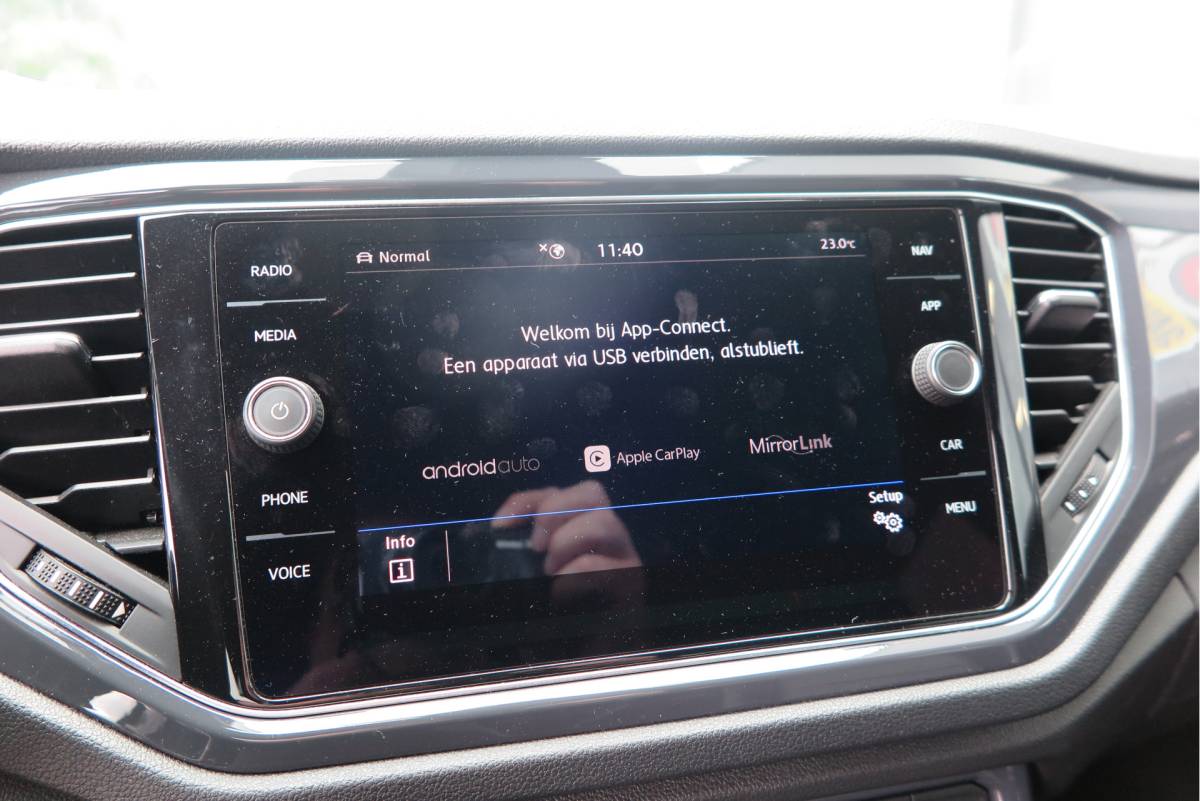 Volkswagen T-Roc Volkswagen T-Roc 1.5 TSI 150pk DSG Sport Business R-Line ,  Pano , Virtual , Xenon, Leder, Navi , Carplay , LMV, PDC, Camera etc. etc