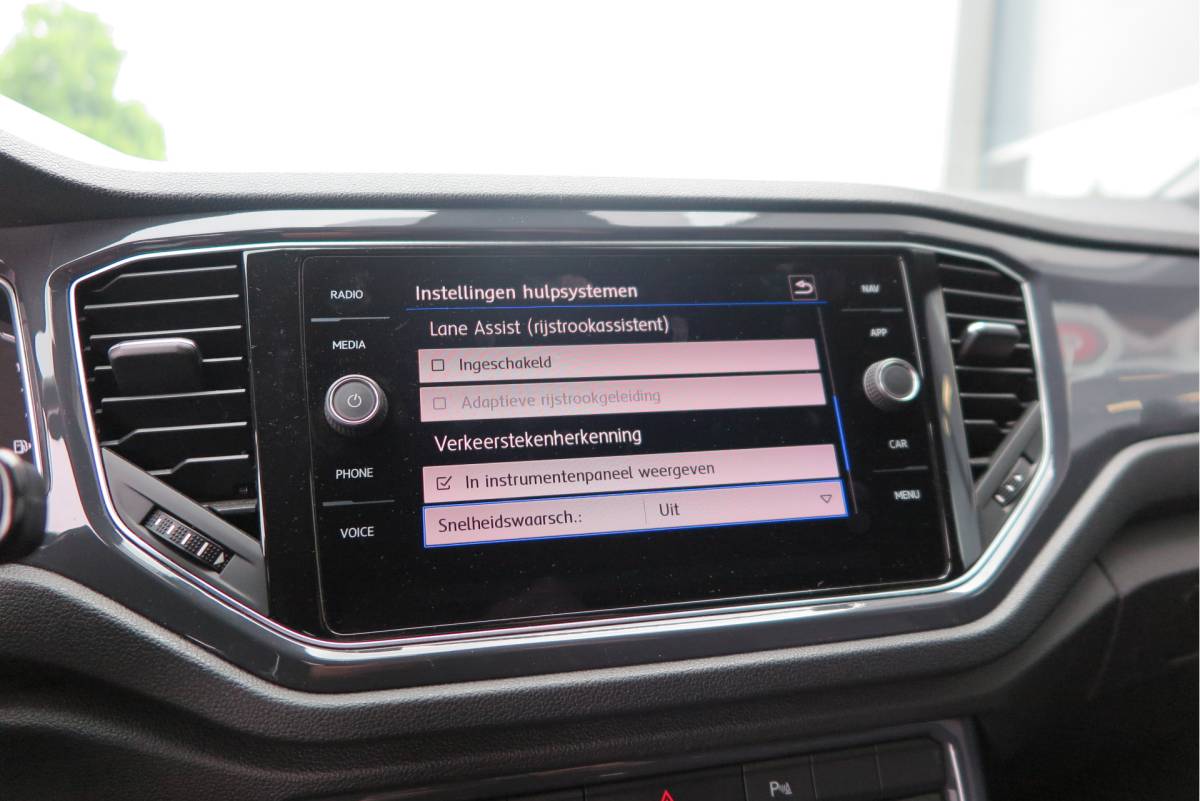 Volkswagen T-Roc Volkswagen T-Roc 1.5 TSI 150pk DSG Sport Business R-Line ,  Pano , Virtual , Xenon, Leder, Navi , Carplay , LMV, PDC, Camera etc. etc