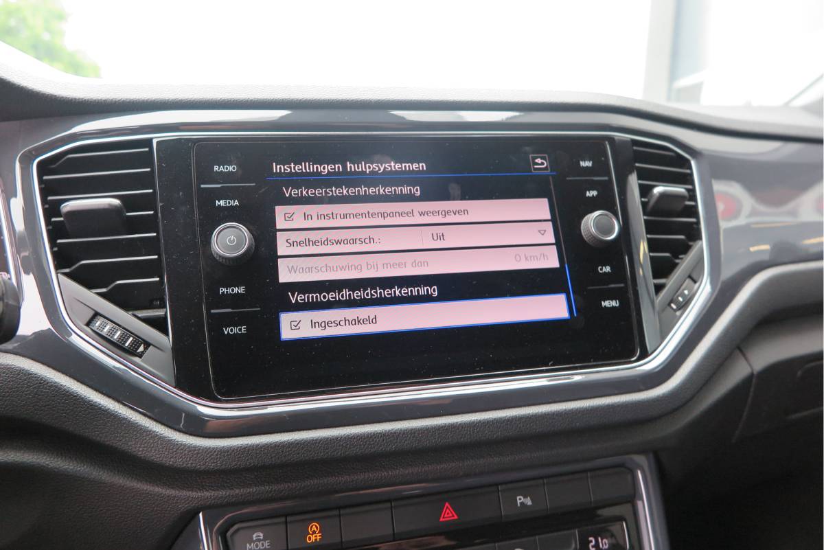 Volkswagen T-Roc Volkswagen T-Roc 1.5 TSI 150pk DSG Sport Business R-Line ,  Pano , Virtual , Xenon, Leder, Navi , Carplay , LMV, PDC, Camera etc. etc