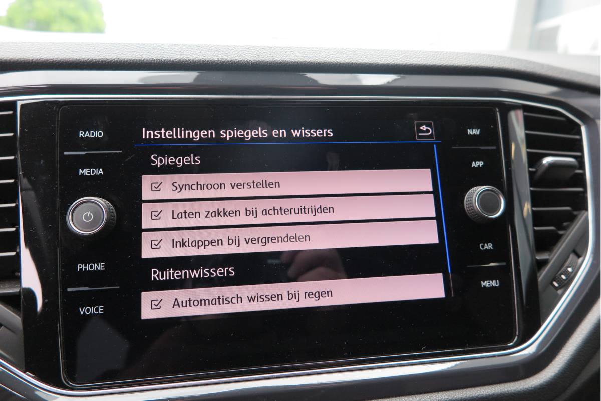 Volkswagen T-Roc Volkswagen T-Roc 1.5 TSI 150pk DSG Sport Business R-Line ,  Pano , Virtual , Xenon, Leder, Navi , Carplay , LMV, PDC, Camera etc. etc