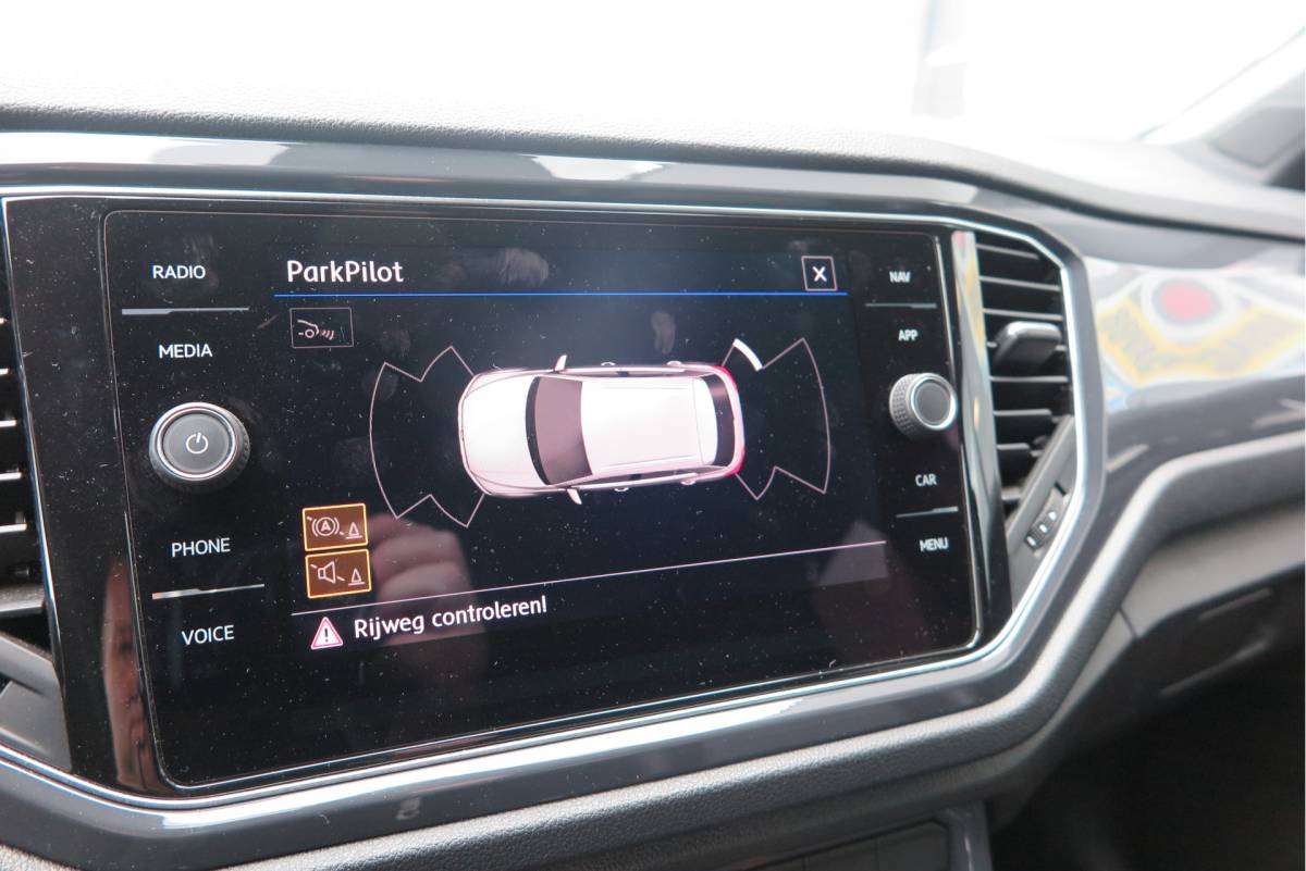 Volkswagen T-Roc Volkswagen T-Roc 1.5 TSI 150pk DSG Sport Business R-Line ,  Pano , Virtual , Xenon, Leder, Navi , Carplay , LMV, PDC, Camera etc. etc