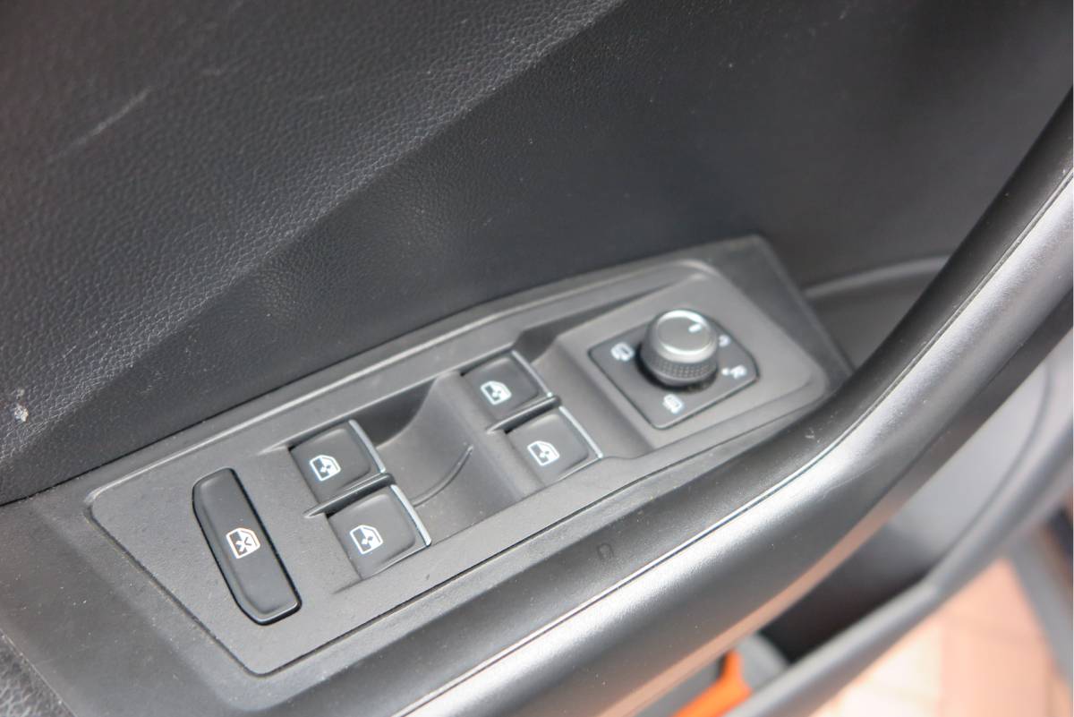 Volkswagen T-Roc Volkswagen T-Roc 1.5 TSI 150pk DSG Sport Business R-Line ,  Pano , Virtual , Xenon, Leder, Navi , Carplay , LMV, PDC, Camera etc. etc