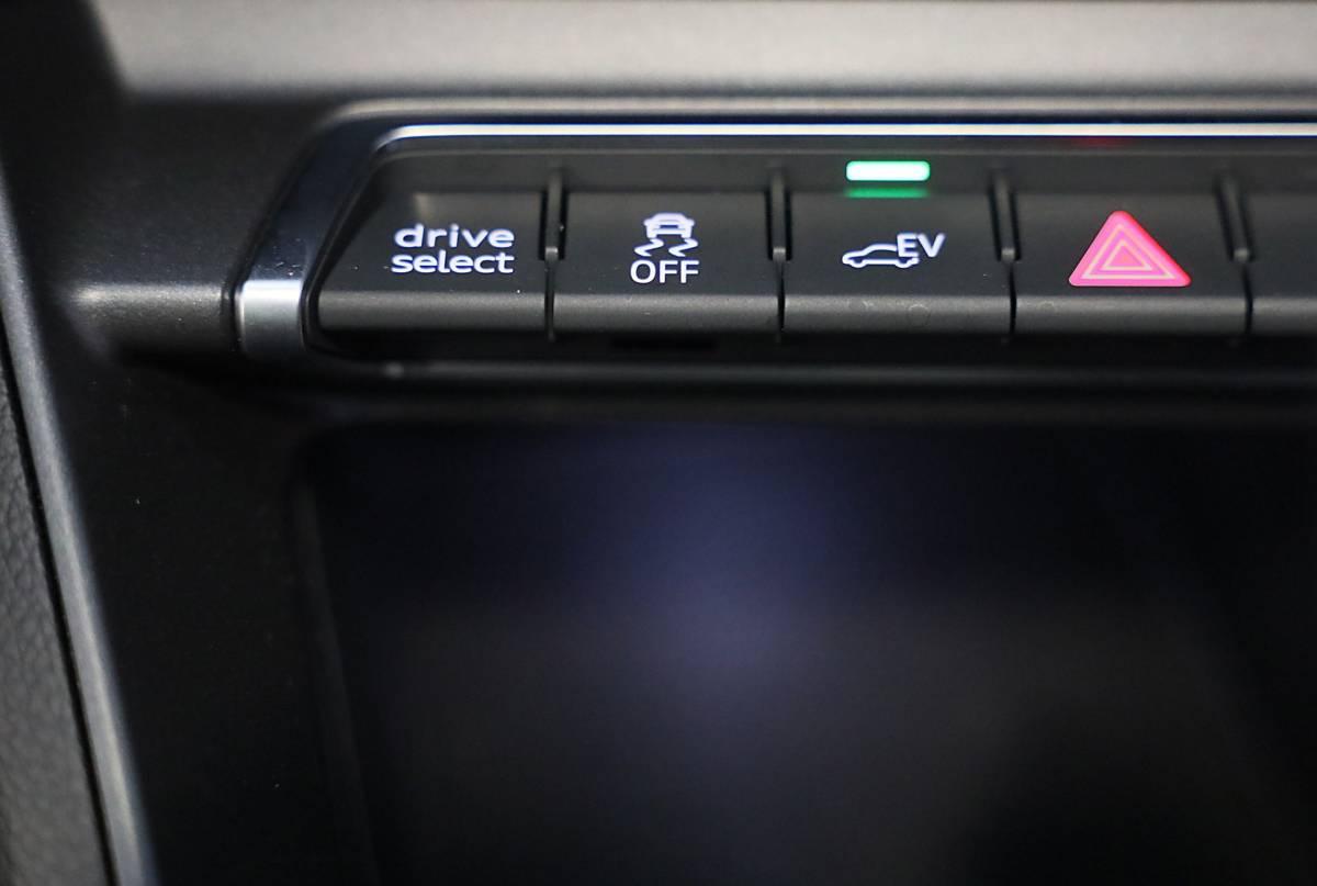 Audi Q3 Audi Q3 Sportback 45 TFSI e RSQ3 Look / Memory / Camera / Acc / Lane Assist / Dode Hoek / S Line Zetels / Pano / Matrix / 21 In