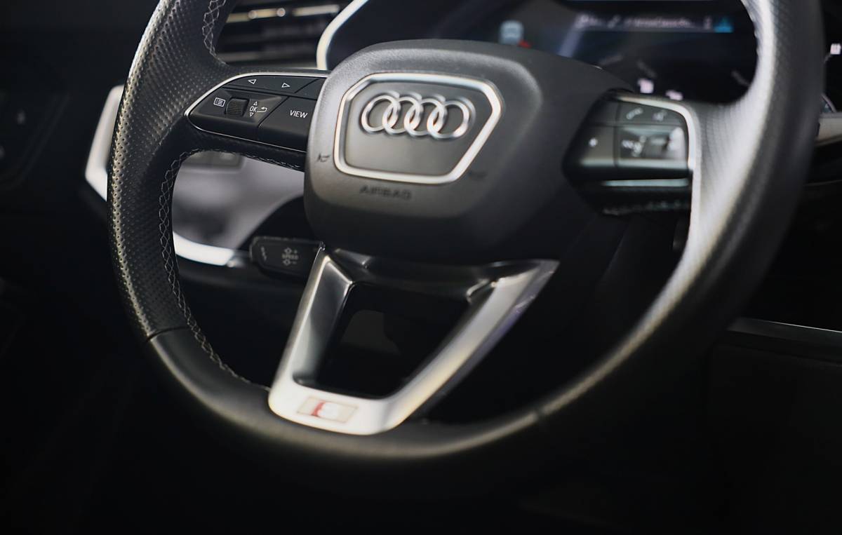 Audi Q3 Audi Q3 Sportback 45 TFSI e RSQ3 Look / Memory / Camera / Acc / Lane Assist / Dode Hoek / S Line Zetels / Pano / Matrix / 21 In