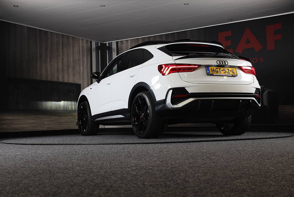 Audi Q3 Audi Q3 Sportback 45 TFSI e RSQ3 Look / Memory / Camera / Acc / Lane Assist / Dode Hoek / S Line Zetels / Pano / Matrix / 21 In