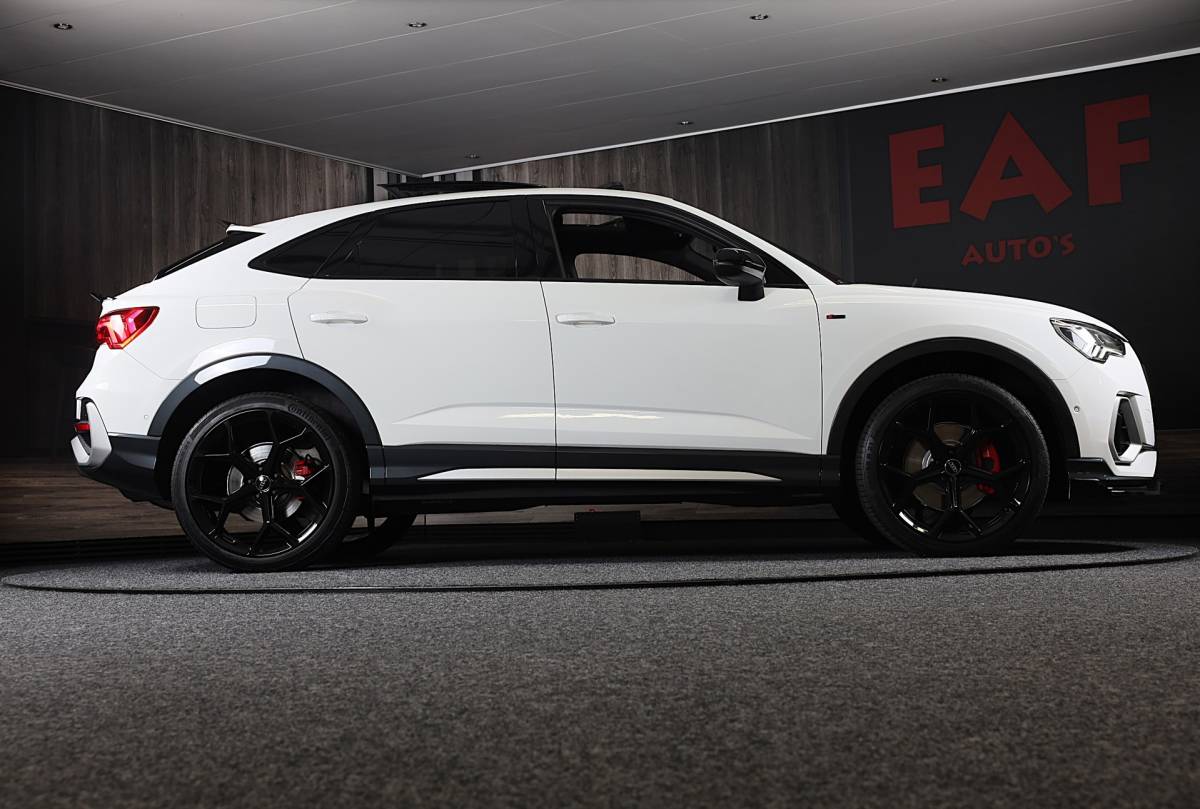 Audi Q3 Audi Q3 Sportback 45 TFSI e RSQ3 Look / Memory / Camera / Acc / Lane Assist / Dode Hoek / S Line Zetels / Pano / Matrix / 21 In