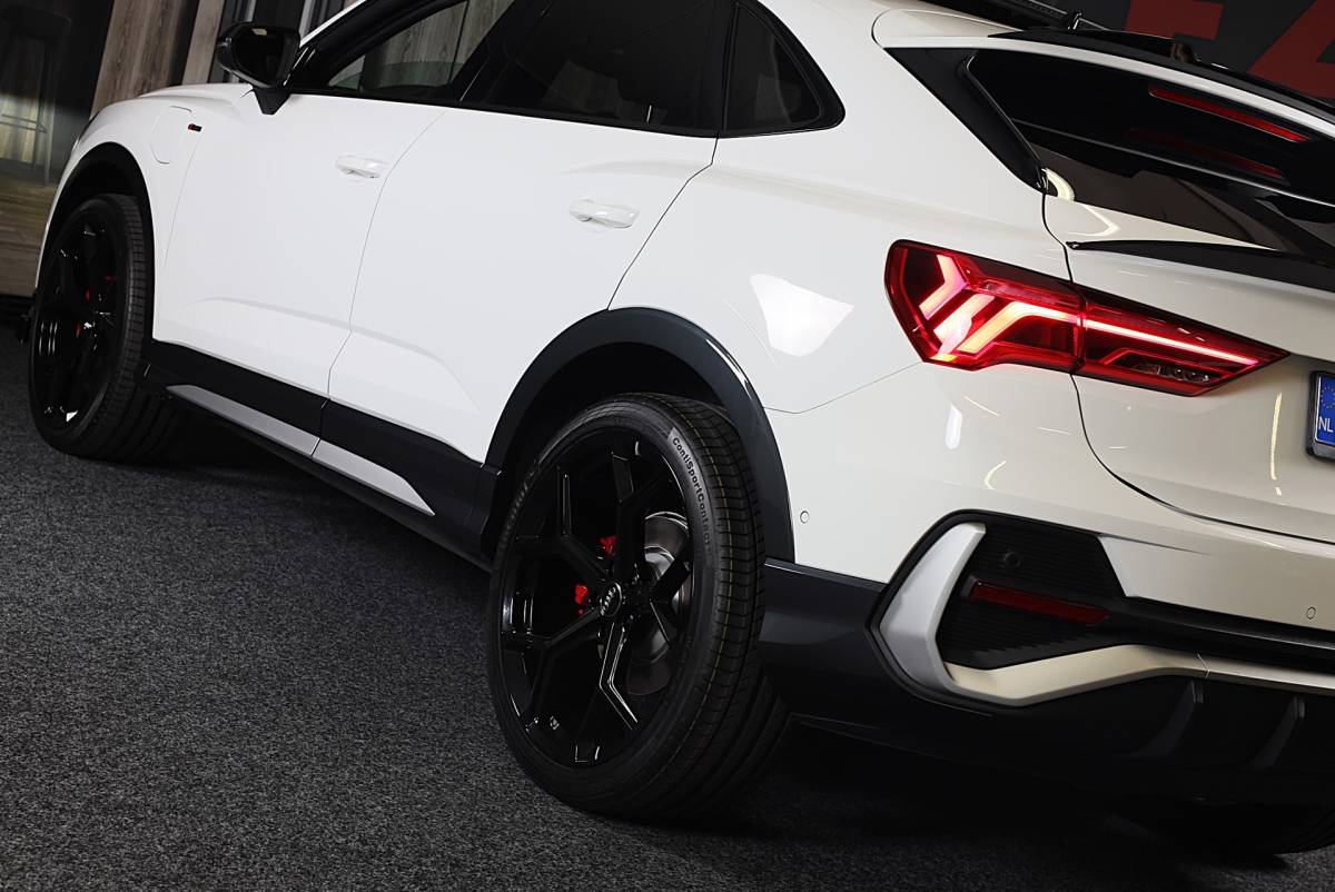 Audi Q3 Audi Q3 Sportback 45 TFSI e RSQ3 Look / Memory / Camera / Acc / Lane Assist / Dode Hoek / S Line Zetels / Pano / Matrix / 21 In
