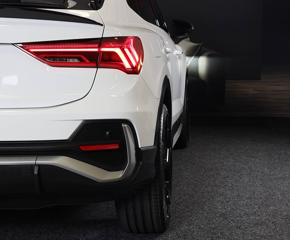 Audi Q3 Audi Q3 Sportback 45 TFSI e RSQ3 Look / Memory / Camera / Acc / Lane Assist / Dode Hoek / S Line Zetels / Pano / Matrix / 21 In