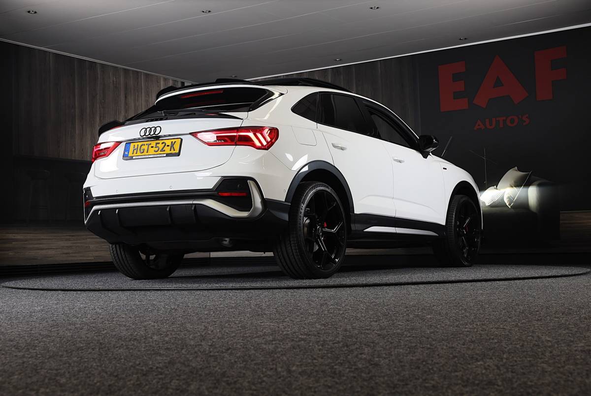 Audi Q3 Audi Q3 Sportback 45 TFSI e RSQ3 Look / Memory / Camera / Acc / Lane Assist / Dode Hoek / S Line Zetels / Pano / Matrix / 21 In