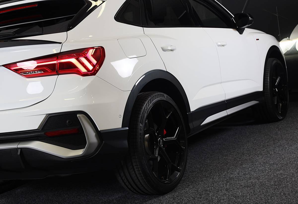 Audi Q3 Audi Q3 Sportback 45 TFSI e RSQ3 Look / Memory / Camera / Acc / Lane Assist / Dode Hoek / S Line Zetels / Pano / Matrix / 21 In