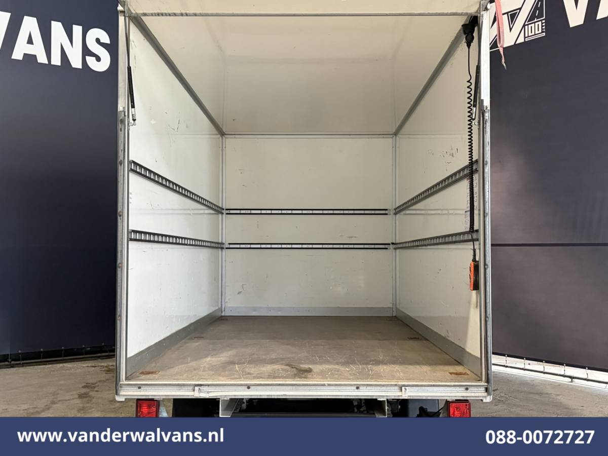Ford Transit Ford Transit 2.0 TDCI 130pk Bakwagen Laadklep Euro6 Airco | 1040kg laadvermogen | Cruisecontrol | Verwarmde voorruit Bijrijdersbank