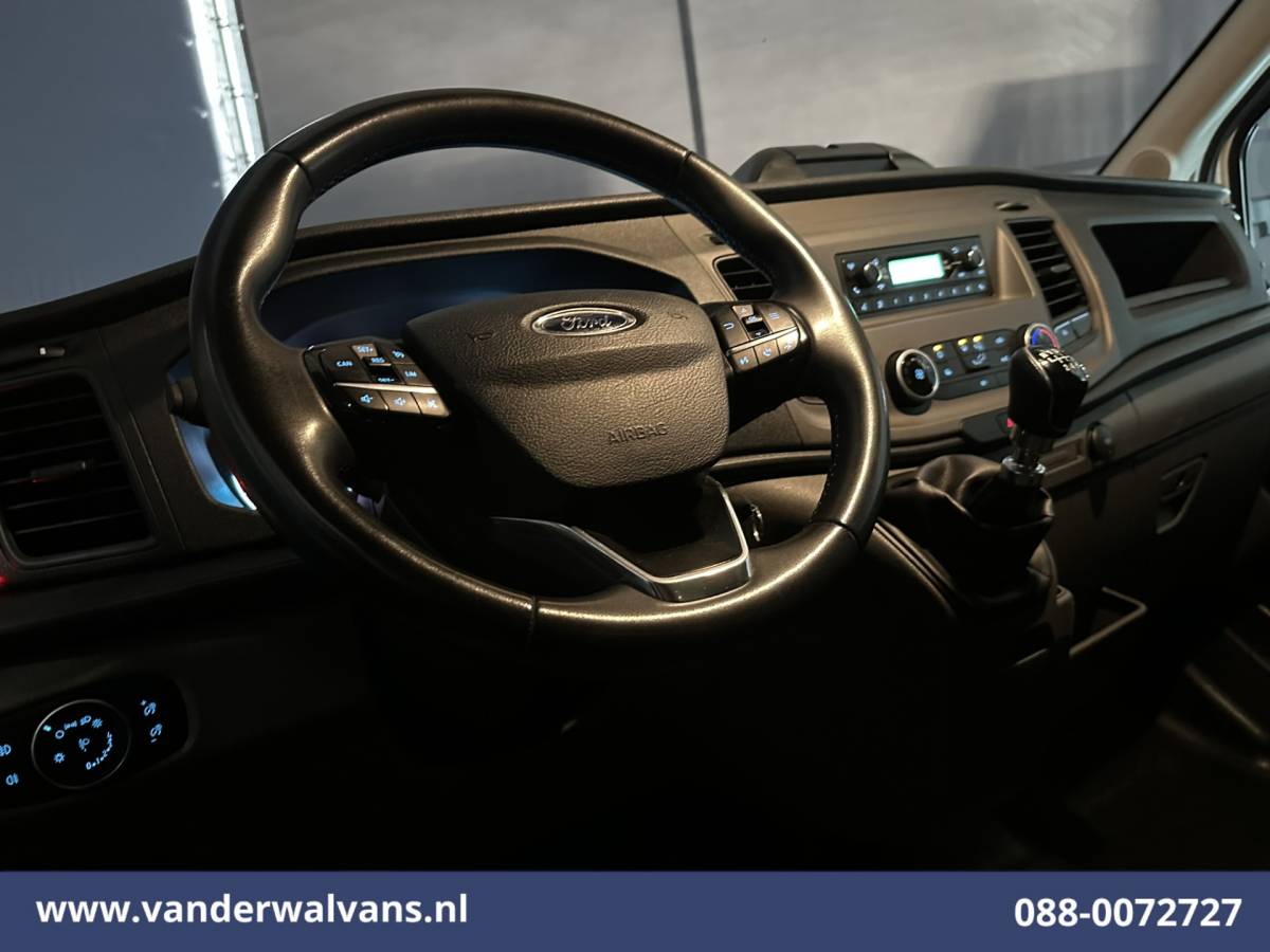 Ford Transit Ford Transit 2.0 TDCI 130pk Bakwagen Laadklep Euro6 Airco | 1040kg laadvermogen | Cruisecontrol | Verwarmde voorruit Bijrijdersbank