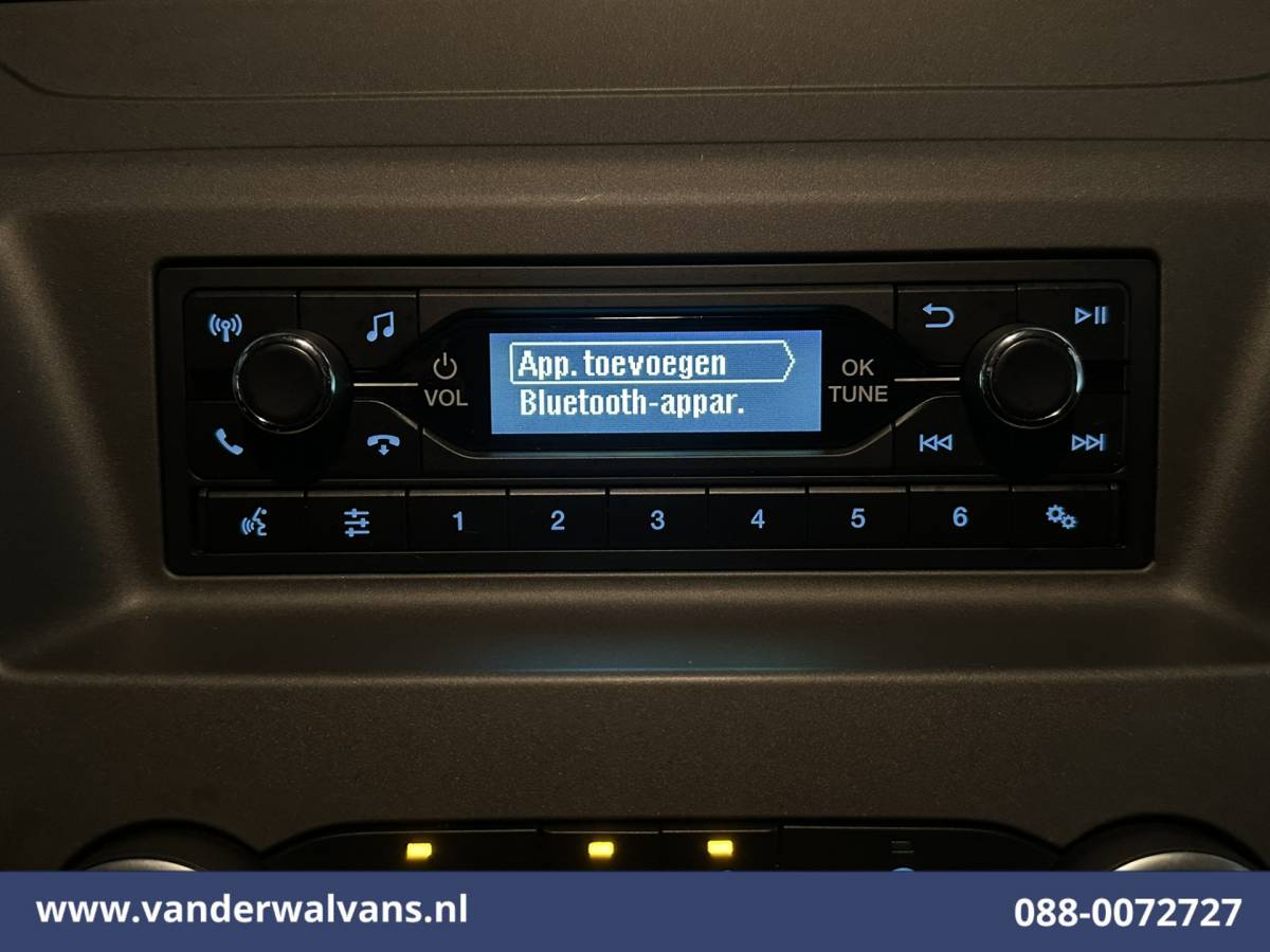 Ford Transit Ford Transit 2.0 TDCI 130pk Bakwagen Laadklep Euro6 Airco | 1040kg laadvermogen | Cruisecontrol | Verwarmde voorruit Bijrijdersbank