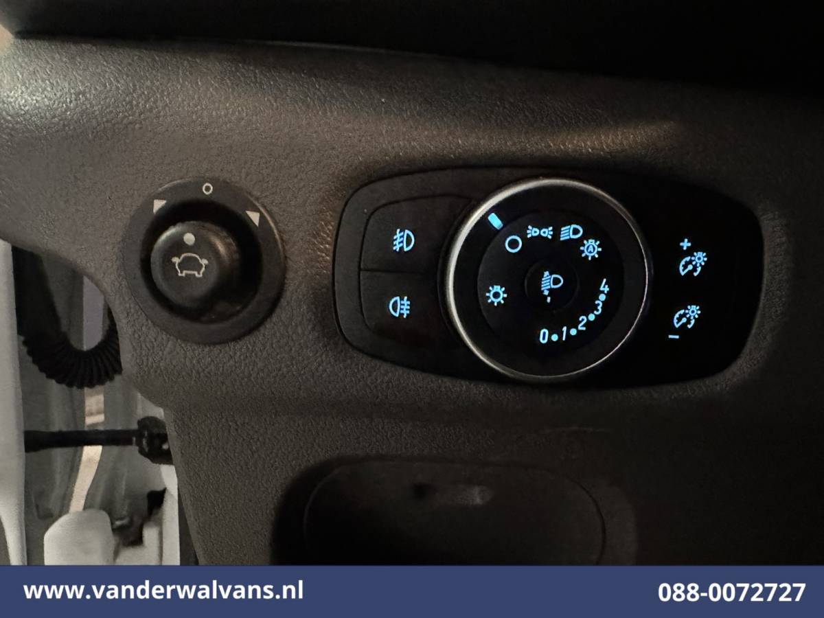 Ford Transit Ford Transit 2.0 TDCI 130pk Bakwagen Laadklep Euro6 Airco | 1040kg laadvermogen | Cruisecontrol | Verwarmde voorruit Bijrijdersbank