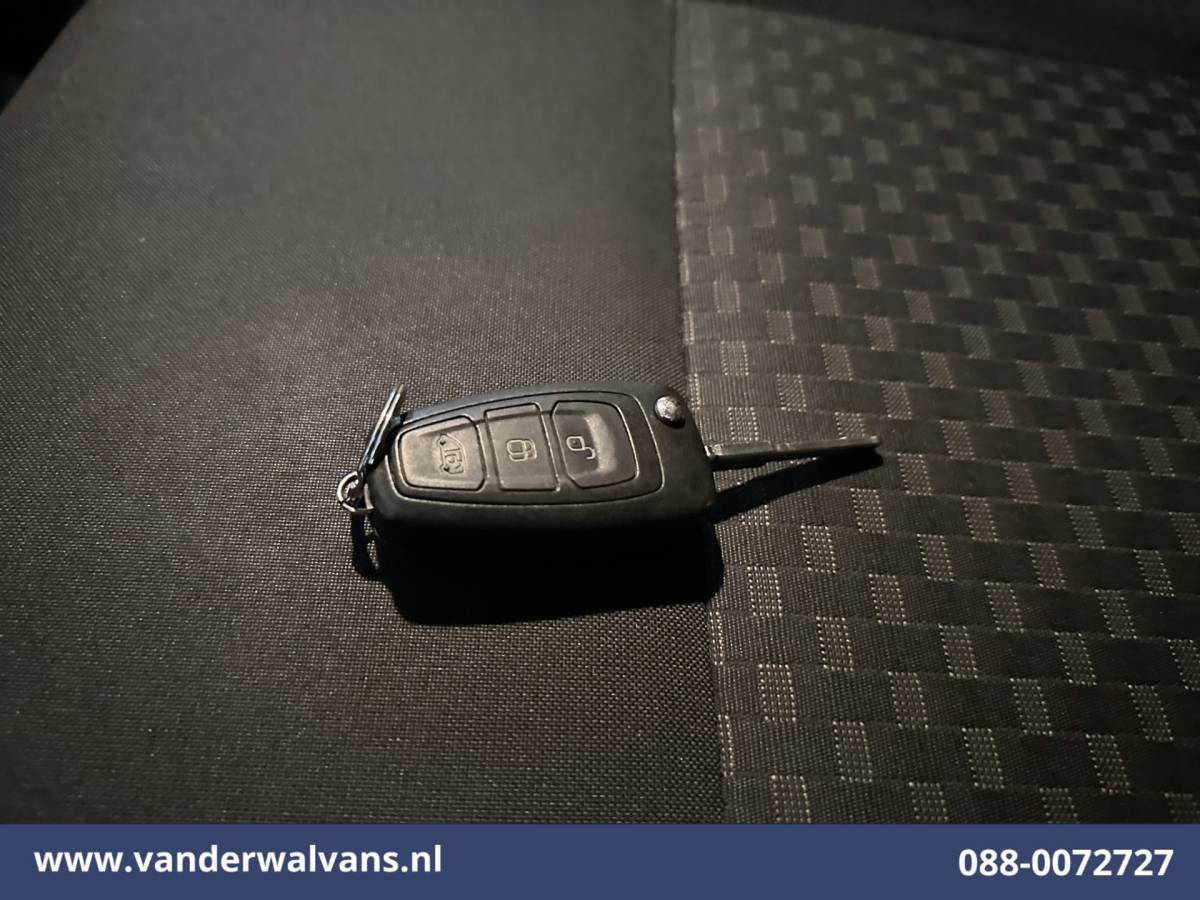 Ford Transit Ford Transit 2.0 TDCI 130pk Bakwagen Laadklep Euro6 Airco | 1040kg laadvermogen | Cruisecontrol | Verwarmde voorruit Bijrijdersbank