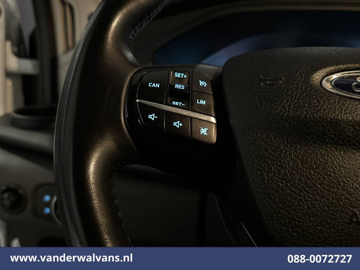 Ford Transit Ford Transit 2.0 TDCI 130pk Bakwagen Laadklep Euro6 Airco | 1040kg laadvermogen | Cruisecontrol | Verwarmde voorruit Bijrijdersbank