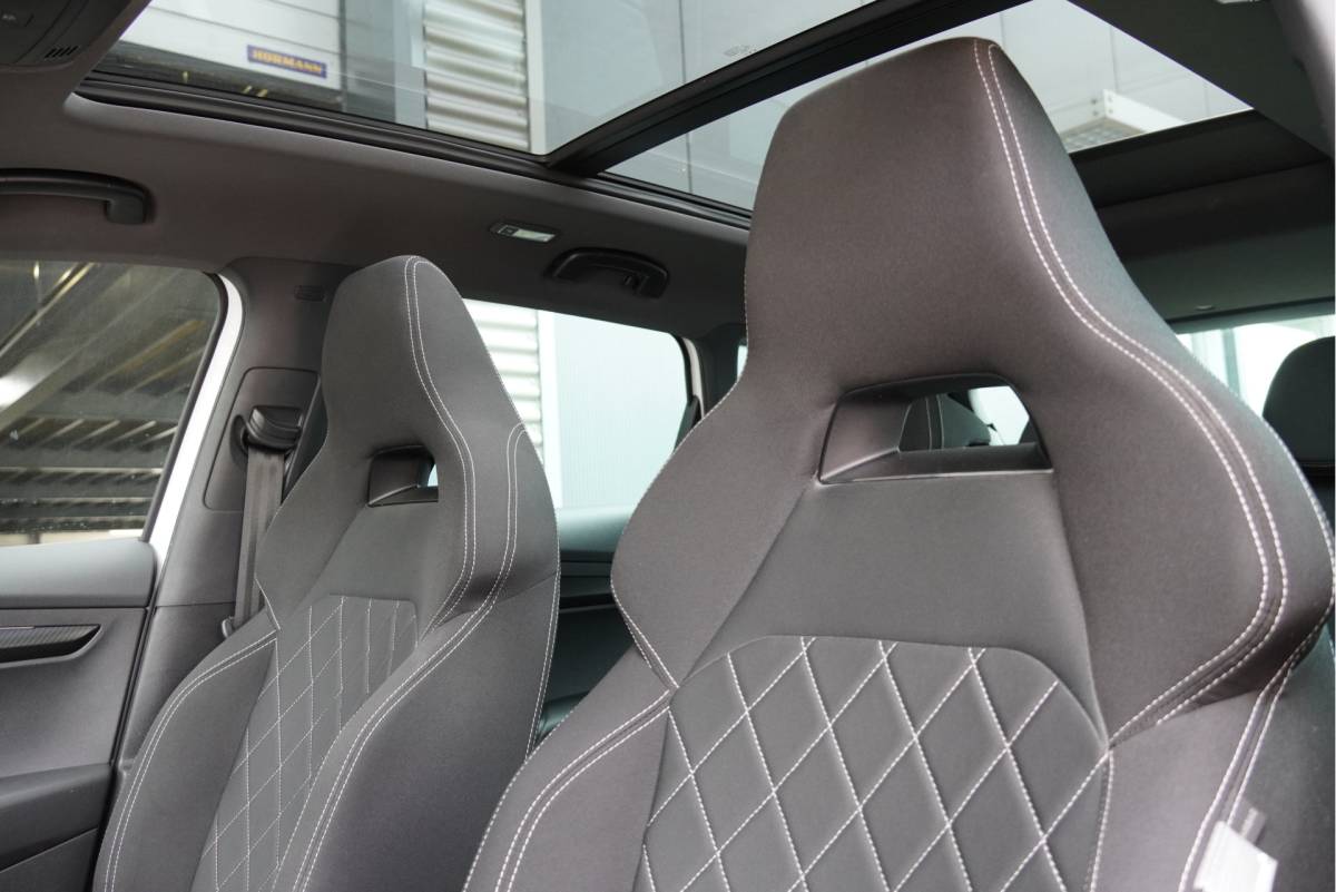 Škoda Karoq ŠKODA Karoq 1.5 TSI ACT 150PK! Automaat Sportline Business BJ2020 Lmv 19″ | Led V+A | Pdc | Keyless | Panoramadak | Elek. achterklep | Verwarmde voorruit | Achteruitrijcamera | App-Connect | Navi | Virtual cockpit | Dashboard verlichting | Verwarmde voorstoelen