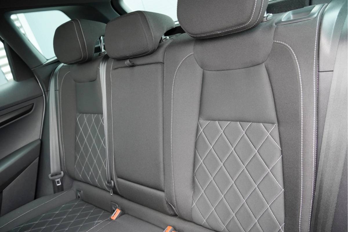 Škoda Karoq ŠKODA Karoq 1.5 TSI ACT 150PK! Automaat Sportline Business BJ2020 Lmv 19″ | Led V+A | Pdc | Keyless | Panoramadak | Elek. achterklep | Verwarmde voorruit | Achteruitrijcamera | App-Connect | Navi | Virtual cockpit | Dashboard verlichting | Verwarmde voorstoelen