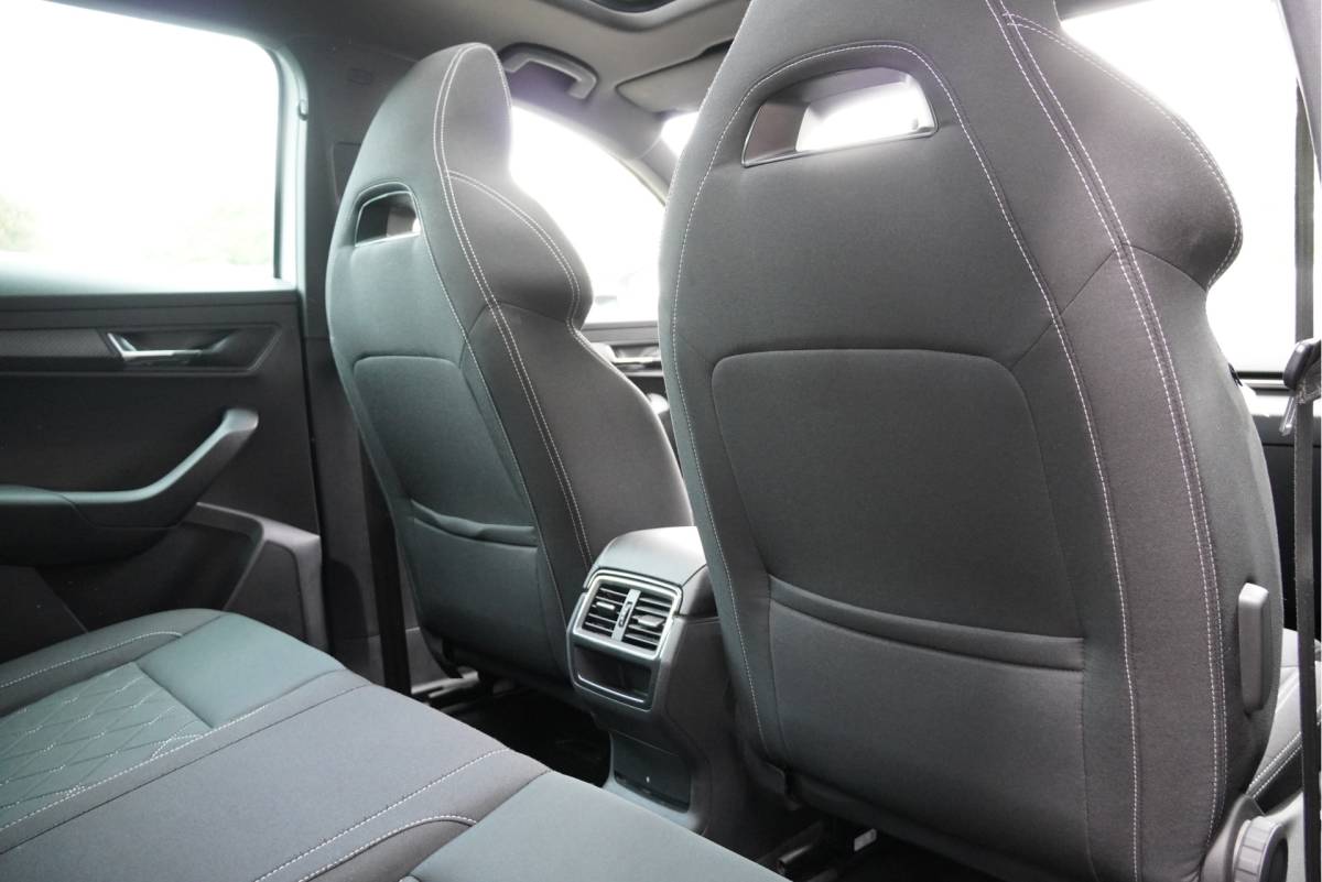 Škoda Karoq ŠKODA Karoq 1.5 TSI ACT 150PK! Automaat Sportline Business BJ2020 Lmv 19″ | Led V+A | Pdc | Keyless | Panoramadak | Elek. achterklep | Verwarmde voorruit | Achteruitrijcamera | App-Connect | Navi | Virtual cockpit | Dashboard verlichting | Verwarmde voorstoelen