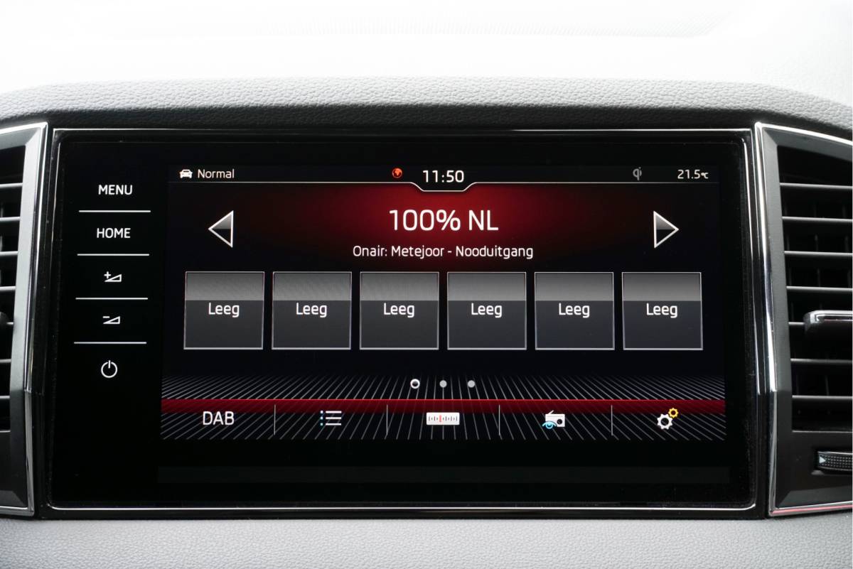 Škoda Karoq ŠKODA Karoq 1.5 TSI ACT 150PK! Automaat Sportline Business BJ2020 Lmv 19″ | Led V+A | Pdc | Keyless | Panoramadak | Elek. achterklep | Verwarmde voorruit | Achteruitrijcamera | App-Connect | Navi | Virtual cockpit | Dashboard verlichting | Verwarmde voorstoelen