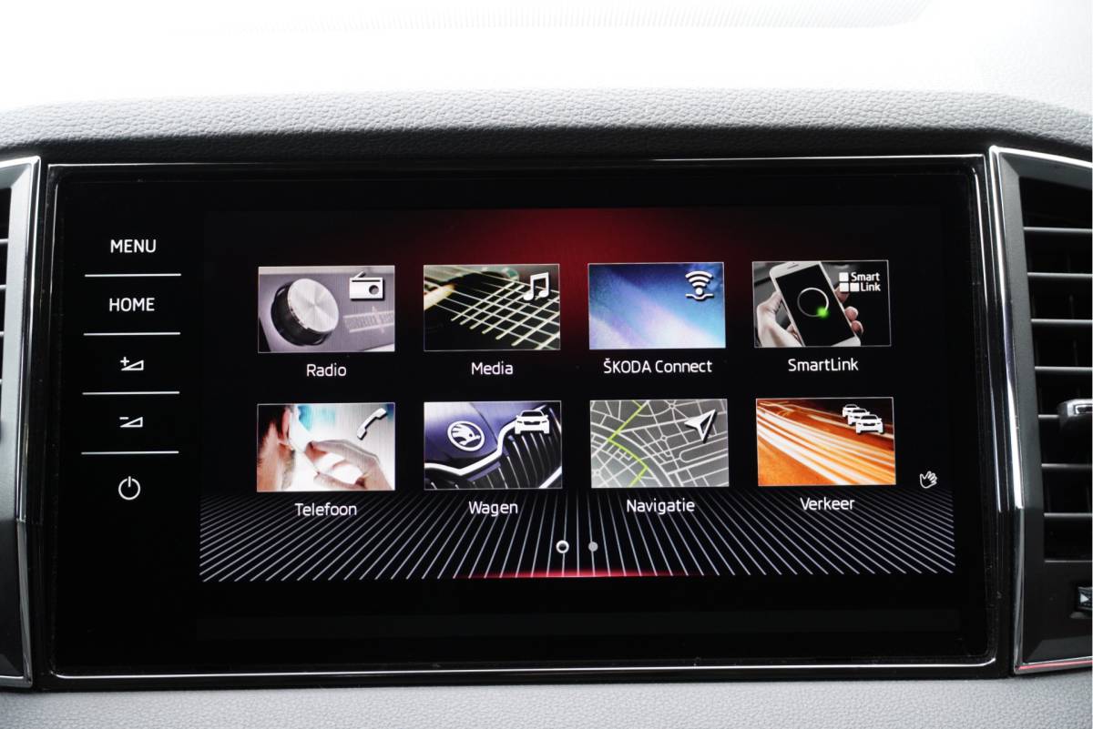 Škoda Karoq ŠKODA Karoq 1.5 TSI ACT 150PK! Automaat Sportline Business BJ2020 Lmv 19″ | Led V+A | Pdc | Keyless | Panoramadak | Elek. achterklep | Verwarmde voorruit | Achteruitrijcamera | App-Connect | Navi | Virtual cockpit | Dashboard verlichting | Verwarmde voorstoelen