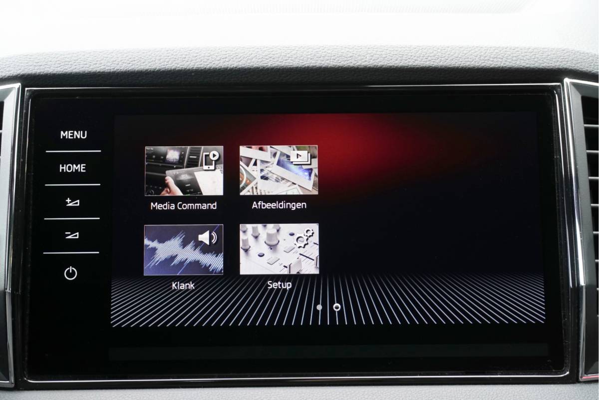 Škoda Karoq ŠKODA Karoq 1.5 TSI ACT 150PK! Automaat Sportline Business BJ2020 Lmv 19″ | Led V+A | Pdc | Keyless | Panoramadak | Elek. achterklep | Verwarmde voorruit | Achteruitrijcamera | App-Connect | Navi | Virtual cockpit | Dashboard verlichting | Verwarmde voorstoelen