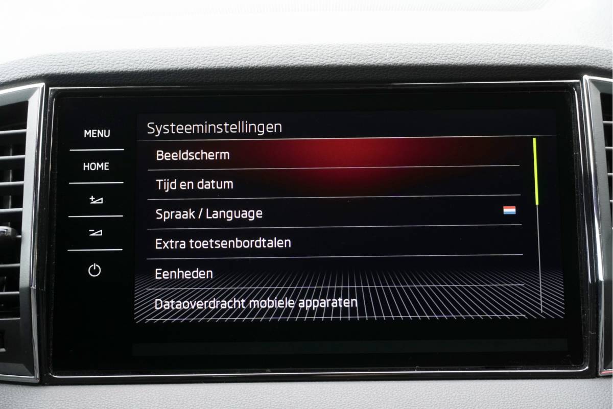 Škoda Karoq ŠKODA Karoq 1.5 TSI ACT 150PK! Automaat Sportline Business BJ2020 Lmv 19″ | Led V+A | Pdc | Keyless | Panoramadak | Elek. achterklep | Verwarmde voorruit | Achteruitrijcamera | App-Connect | Navi | Virtual cockpit | Dashboard verlichting | Verwarmde voorstoelen