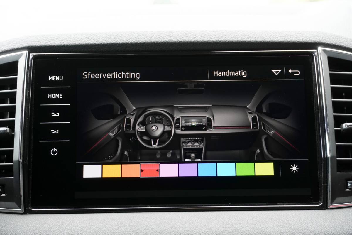 Škoda Karoq ŠKODA Karoq 1.5 TSI ACT 150PK! Automaat Sportline Business BJ2020 Lmv 19″ | Led V+A | Pdc | Keyless | Panoramadak | Elek. achterklep | Verwarmde voorruit | Achteruitrijcamera | App-Connect | Navi | Virtual cockpit | Dashboard verlichting | Verwarmde voorstoelen