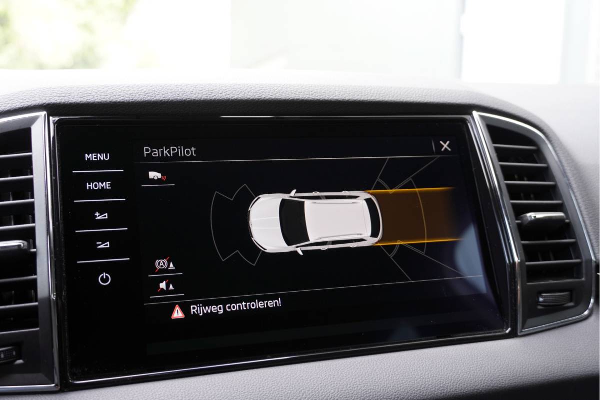 Škoda Karoq ŠKODA Karoq 1.5 TSI ACT 150PK! Automaat Sportline Business BJ2020 Lmv 19″ | Led V+A | Pdc | Keyless | Panoramadak | Elek. achterklep | Verwarmde voorruit | Achteruitrijcamera | App-Connect | Navi | Virtual cockpit | Dashboard verlichting | Verwarmde voorstoelen