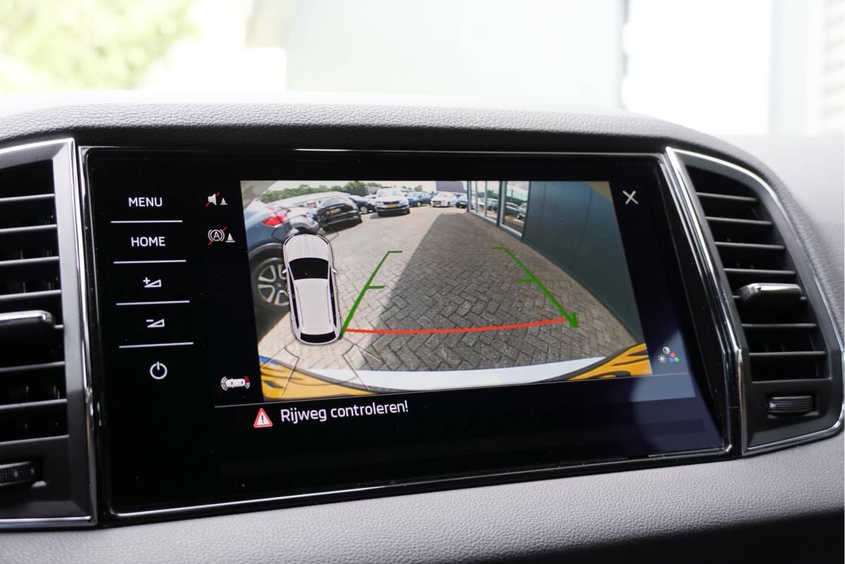 Škoda Karoq ŠKODA Karoq 1.5 TSI ACT 150PK! Automaat Sportline Business BJ2020 Lmv 19″ | Led V+A | Pdc | Keyless | Panoramadak | Elek. achterklep | Verwarmde voorruit | Achteruitrijcamera | App-Connect | Navi | Virtual cockpit | Dashboard verlichting | Verwarmde voorstoelen