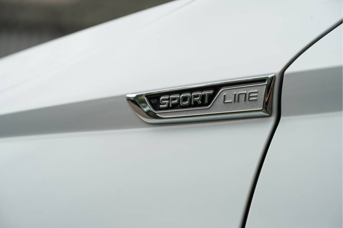 Škoda Karoq ŠKODA Karoq 1.5 TSI ACT 150PK! Automaat Sportline Business BJ2020 Lmv 19″ | Led V+A | Pdc | Keyless | Panoramadak | Elek. achterklep | Verwarmde voorruit | Achteruitrijcamera | App-Connect | Navi | Virtual cockpit | Dashboard verlichting | Verwarmde voorstoelen
