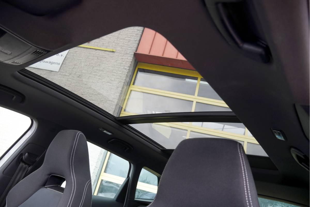 Škoda Karoq ŠKODA Karoq 1.5 TSI ACT 150PK! Automaat Sportline Business BJ2020 Lmv 19″ | Led V+A | Pdc | Keyless | Panoramadak | Elek. achterklep | Verwarmde voorruit | Achteruitrijcamera | App-Connect | Navi | Virtual cockpit | Dashboard verlichting | Verwarmde voorstoelen