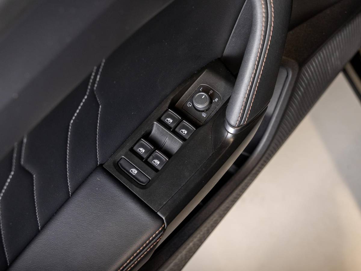 CUPRA Formentor CUPRA Formentor 1.5 TSI Business Edition / 150pk / Achteruitrij camera / Stoel en stuur verwarming /