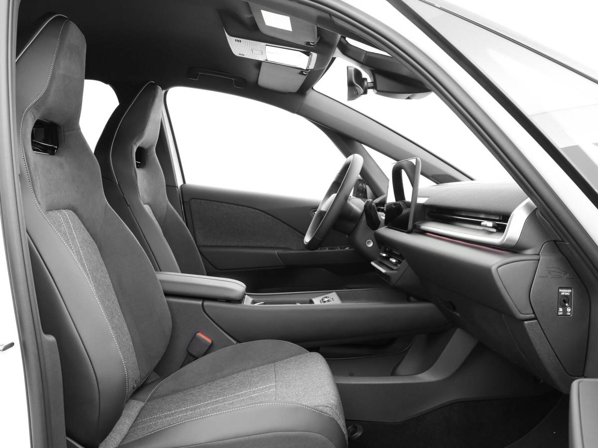 Volkswagen ID.3 Neo Volkswagen ID.3 Neo Style 61 kWh accu 190 PK elektr. aandrijving · Achteruitrijcamera · Draadloze telefoonlader · Zijruiten achter en achterruit getint ·
