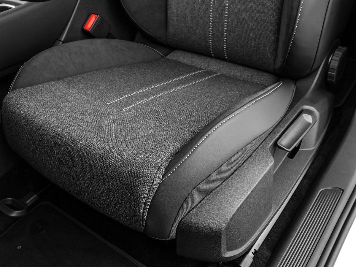 Volkswagen ID.3 Neo Volkswagen ID.3 Neo Style 61 kWh accu 190 PK elektr. aandrijving · Achteruitrijcamera · Draadloze telefoonlader · Zijruiten achter en achterruit getint ·