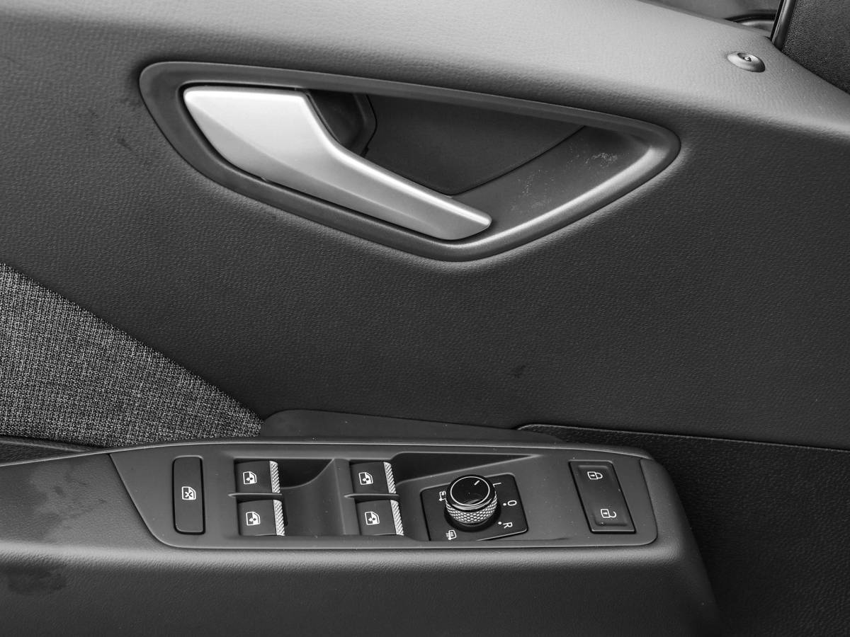 Volkswagen ID.3 Neo Volkswagen ID.3 Neo Style 61 kWh accu 190 PK elektr. aandrijving · Achteruitrijcamera · Draadloze telefoonlader · Zijruiten achter en achterruit getint ·