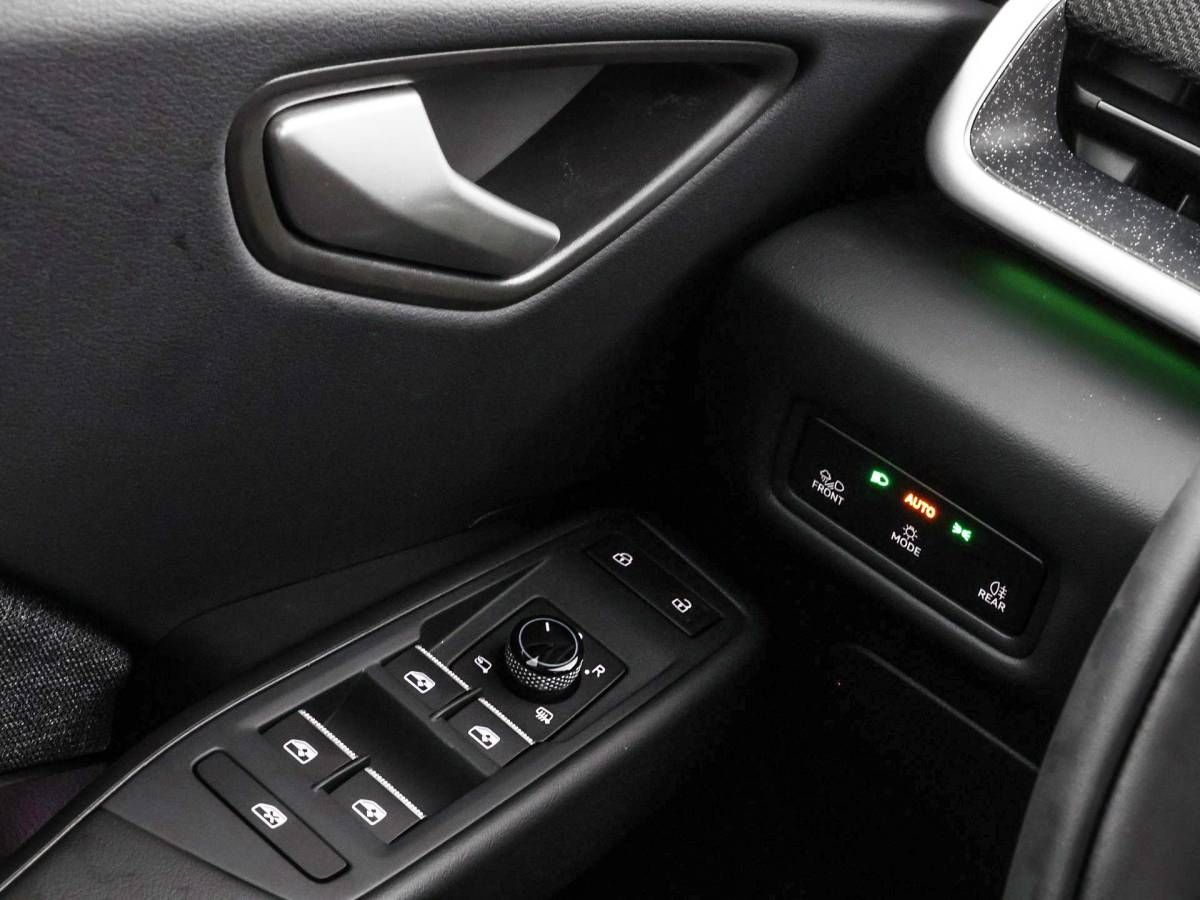 Volkswagen ID.3 Neo Volkswagen ID.3 Neo Style 61 kWh accu 190 PK elektr. aandrijving · Achteruitrijcamera · Draadloze telefoonlader · Zijruiten achter en achterruit getint ·