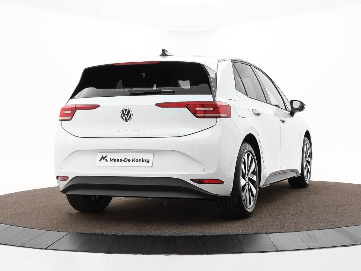 Volkswagen ID.3 Neo Volkswagen ID.3 Neo Style 61 kWh accu 190 PK elektr. aandrijving · Achteruitrijcamera · Draadloze telefoonlader · Zijruiten achter en achterruit getint ·