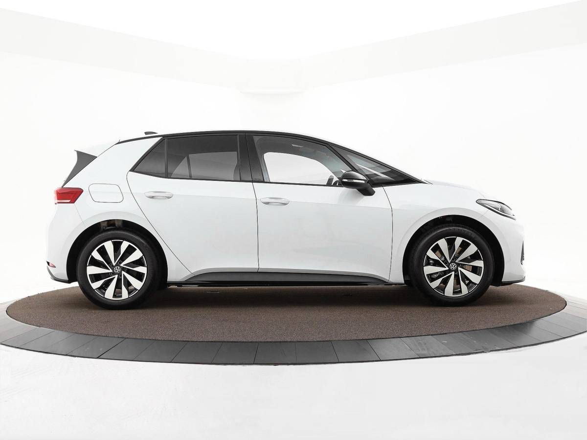 Volkswagen ID.3 Neo Volkswagen ID.3 Neo Style 61 kWh accu 190 PK elektr. aandrijving · Achteruitrijcamera · Draadloze telefoonlader · Zijruiten achter en achterruit getint ·