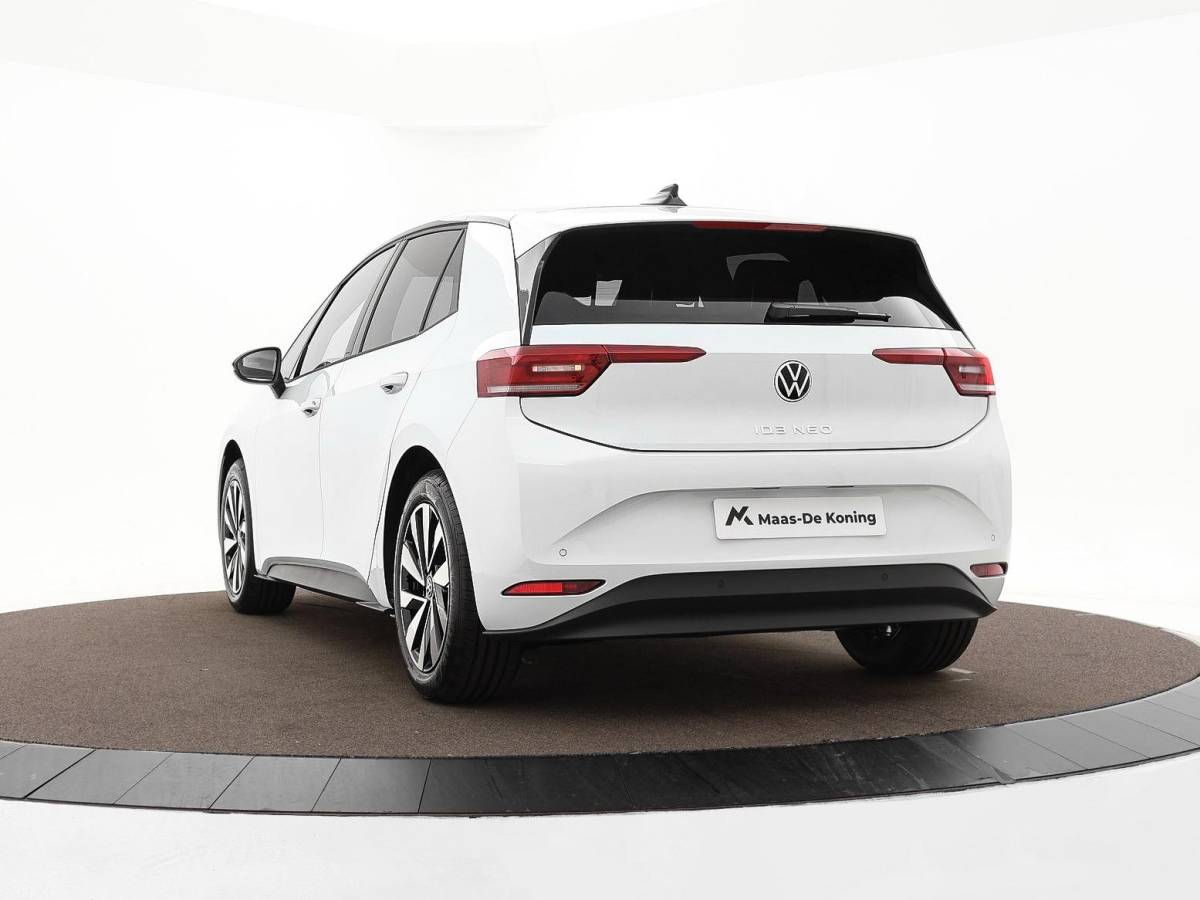 Volkswagen ID.3 Neo Volkswagen ID.3 Neo Style 61 kWh accu 190 PK elektr. aandrijving · Achteruitrijcamera · Draadloze telefoonlader · Zijruiten achter en achterruit getint ·