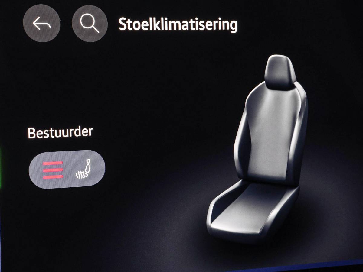 Volkswagen ID.3 Neo Volkswagen ID.3 Neo Style 61 kWh accu 190 PK elektr. aandrijving · Achteruitrijcamera · Draadloze telefoonlader · Zijruiten achter en achterruit getint ·